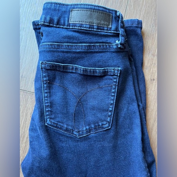 Calvin Klein Dark Skinny jeans sz 25 - Picture 2 of 2